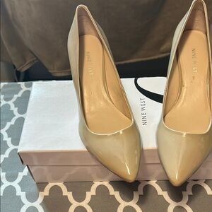 Nine West Cream Heels Elegant Pointed-Toe Design